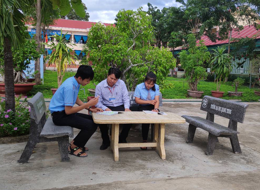 Thầy và trò Trường THPT Chu Văn An (huyện Krông Pa) học tập, vui chơi trong khuôn viên xanh mát. Ảnh: Phương Duyên Thầy và trò Trường THPT Chu Văn An (huyện Krông Pa) học tập, vui chơi trong khuôn viên xanh mát. Ảnh: Phương Duyên