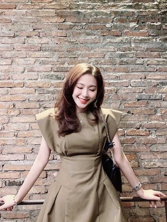 Người đẹp muốn truyền tải thông điệp về hình ảnh của một cô gái hiện đại và sống có ước mơ. Cô tự tin ở khả năng giao tiếp. Trong đó có việc nói chuyện bằng tiếng Anh và tiếng Pháp.