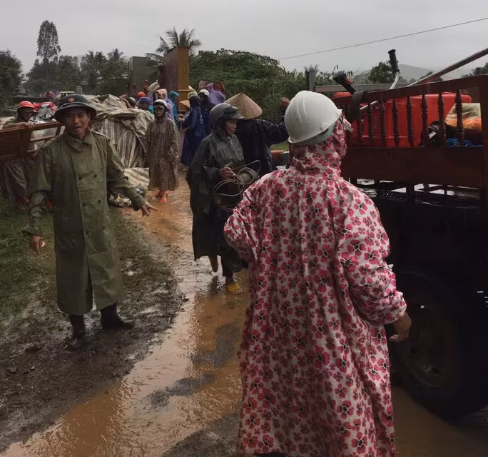 Di dời các hộ dân ra khỏi khu vực có nguy cơ sạt lở núi ở huyện Krông Bông