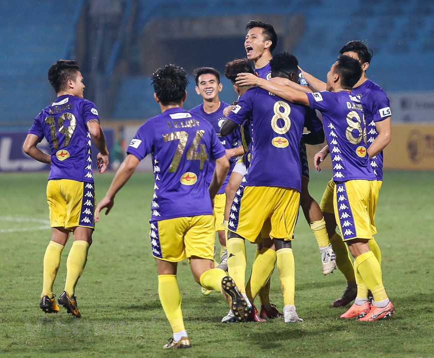 Phút 66, Văn Tới tiếp tục lập công cho Hà Nội FC để giữ chắc 3 điểm ở lại Hàng Đẫy. Tỷ số 4-1 ở phút 66 khiến Sài Gòn FC không còn thể gượng dậy. (Ảnh: Hiển Nguyễn/Vietnam+) Phút 66, Văn Tới tiếp tục lập công cho Hà Nội FC để giữ chắc 3 điểm ở lại Hàng Đẫy. Tỷ số 4-1 ở phút 66 khiến Sài Gòn FC không còn thể gượng dậy. (Ảnh: Hiển Nguyễn/Vietnam+)