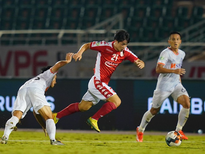 Không may gặp chấn thương ở giai đoạn quyết định khiến Công Phượng lỡ cơ hội đua tranh danh hiệu cầu thủ xuất sắc nhất V-League 2020 ĐỘC LẬP