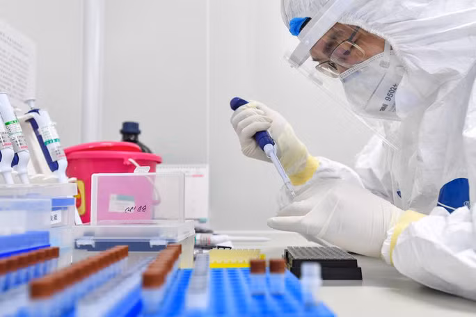  Các nhà khoa học Trung Quốc cho rằng Covid-19 đã xuất hiện ở nhiều châu lục trước khi Vũ Hán bùng dịch. Ảnh: Tân Hoa Xã