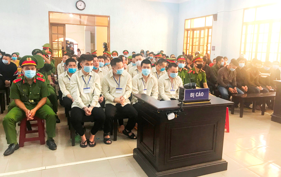 Xét xử 106 bị cáo trong vụ đánh bạc "khủng" ở Đak Đoa: Làm rõ hành vi của nhóm đối tượng tổ chức đánh bạc ảnh 2 Đa phần các bị cáo đều thành khẩn nhận tội. Ảnh: Văn Ngọc