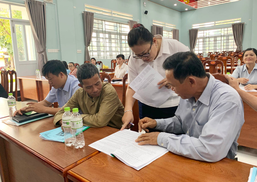 Bảo hiểm Xã hội tỉnh đẩy mạnh tuyên truyền chính sách, pháp luật BHXH, BHYT đến người dân. Ảnh: Như Nguyện