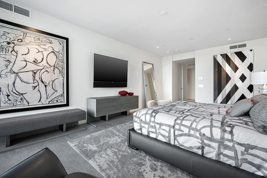 Nếu bạn là người dành nhiều thời gian mỗi tối trên chiếc giường và thưởng thức tin tức, các chương trình yêu thích thì việc trang bị một chiếc TV trong phòng ngủ là điều vô cùng hợp lý, và đương nhiên nó phải được đặt đối diện với bức tường đầu giường. Nếu bạn là người dành nhiều thời gian mỗi tối trên chiếc giường và thưởng thức tin tức, các chương trình yêu thích thì việc trang bị một chiếc TV trong phòng ngủ là điều vô cùng hợp lý, và đương nhiên nó phải được đặt đối diện với bức tường đầu giường.