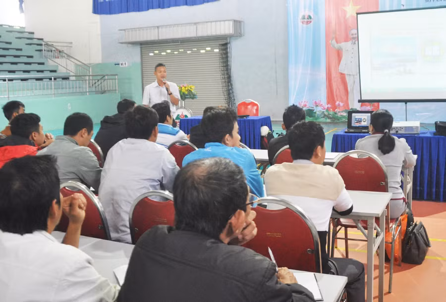  105 học viên tham gia lớp tập huấn phòng-chống đuối nước trẻ em. Ảnh: Thiên Di