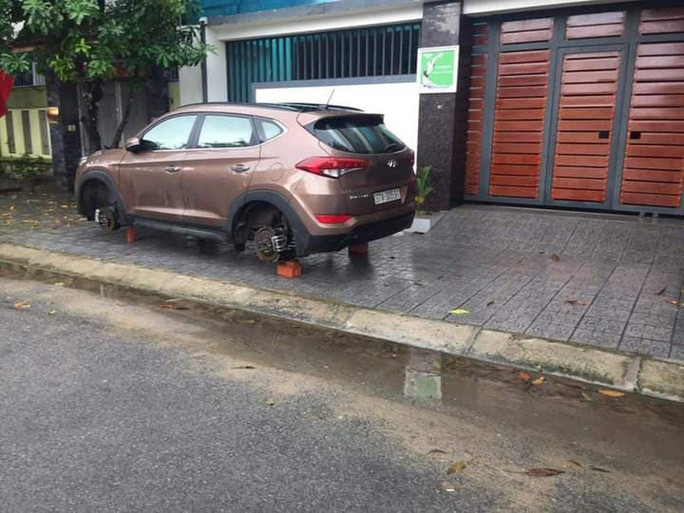 Thời gian qua, trên địa bàn TP Vinh liên tiếp xảy ra các vụ mất trộm bánh xe ô tô - Ảnh: T. Vinh Thời gian qua, trên địa bàn TP Vinh liên tiếp xảy ra các vụ mất trộm bánh xe ô tô - Ảnh: T. Vinh