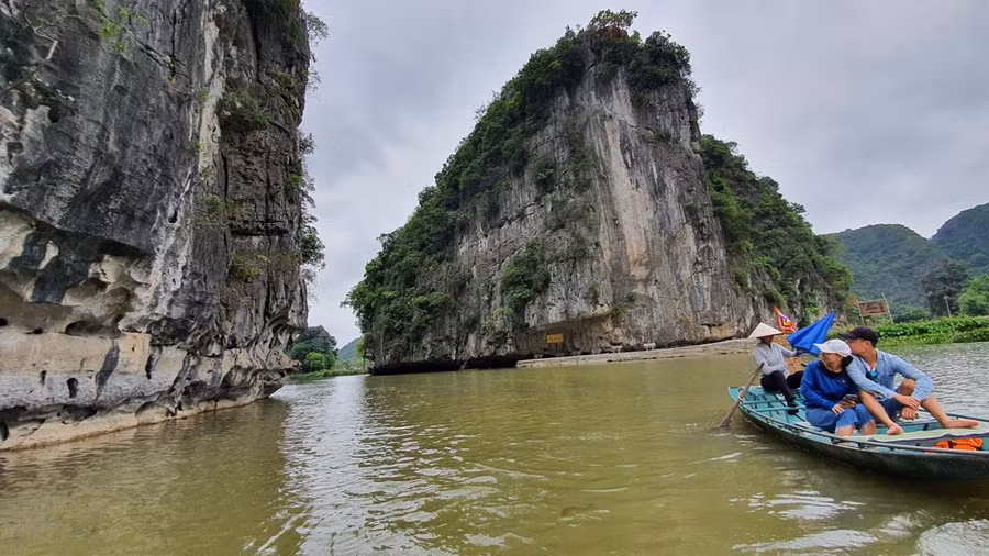 Câu chuyện từ chính những người chèo thuyền đưa bạn đi tham quan Tam Cốc - Bích Động chắc chắn sẽ thú vị ẢNH: DIỆU MI