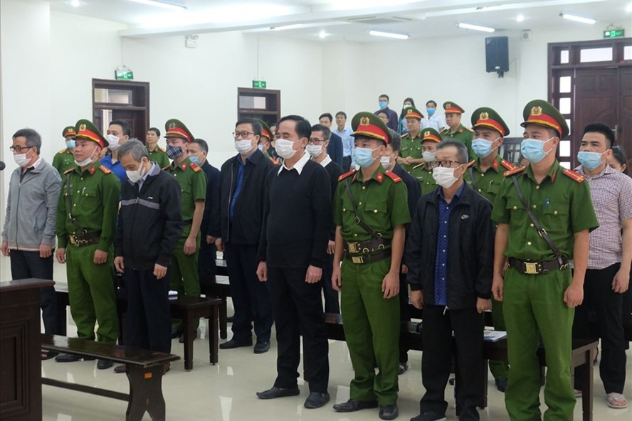 Phiên toà xét xử 12 bị cáo liên quan đến vụ án BIDV thiệt hại gần 1.700 tỉ đồng. Ảnh: V.Dũng. Phiên toà xét xử 12 bị cáo liên quan đến vụ án BIDV thiệt hại gần 1.700 tỉ đồng. Ảnh: V.Dũng.