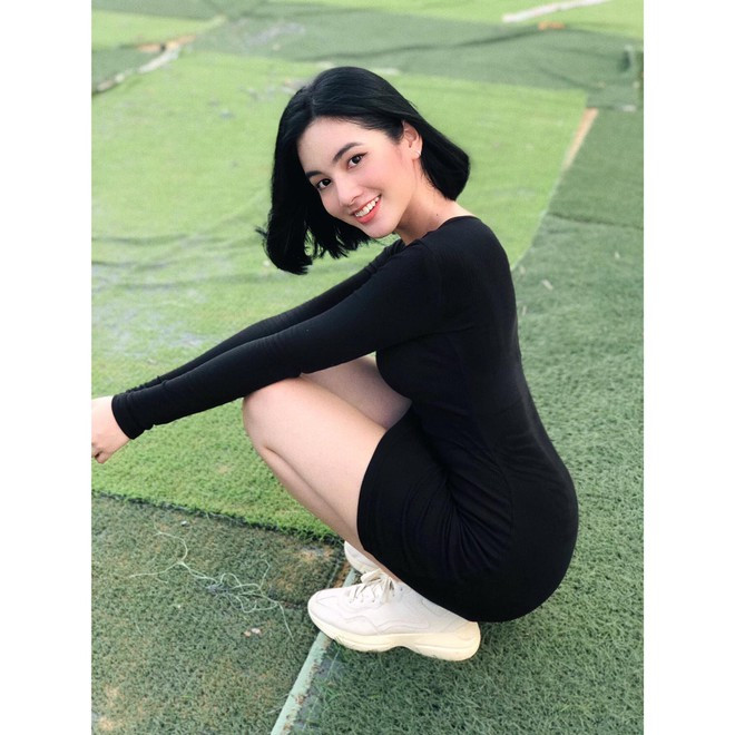 Cẩm Đan thuộc nhóm thí sinh nhỏ tuổi nhất cuộc thi. Cô gây ấn tượng bởi gương mặt sắc sảo, mái tóc ngắn cá tính. Người đẹp An Giang cũng là ứng viên sở hữu hình thể vượt trội với chiều cao 1,72m, số đo ba vòng 83-64-92. Mặc dù nhỏ tuổi song Cẩm Đan tự tin khi trình diễn trên sân khấu ẢNH: FBNV