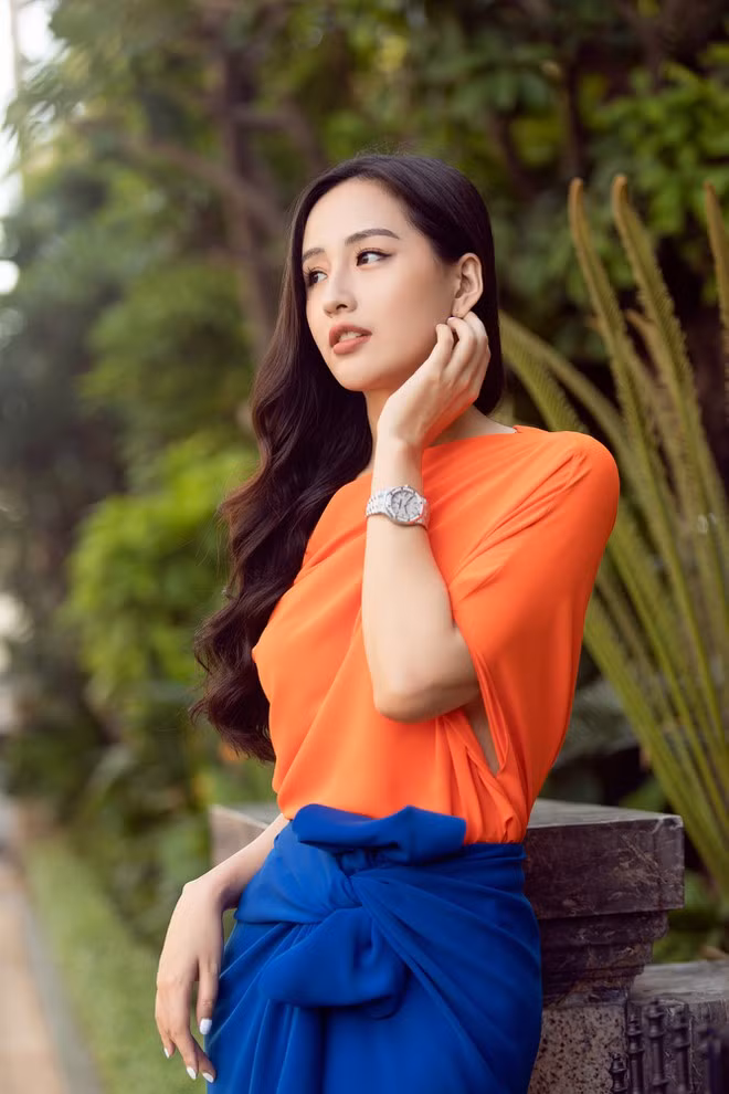 Về chuyện đời tư, Mai Phương Thúy cũng không ngại công khai chuyện có bạn trai với người hâm mộ. Tuy nhiên, chân dài khẳng định khi lấy chồng, cô sẽ giữ bí mật vì không muốn 