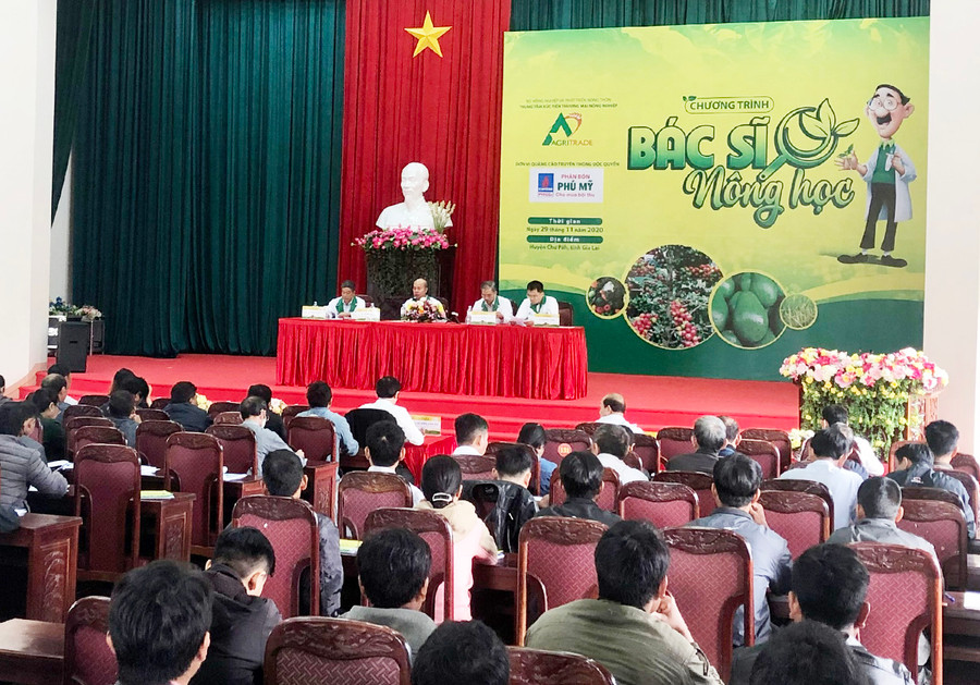 Chương trình “Bác sĩ nông học” tại huyện Chư Păh. Ảnh: Lê Nam Chương trình “Bác sĩ nông học” tại huyện Chư Păh. Ảnh: Lê Nam