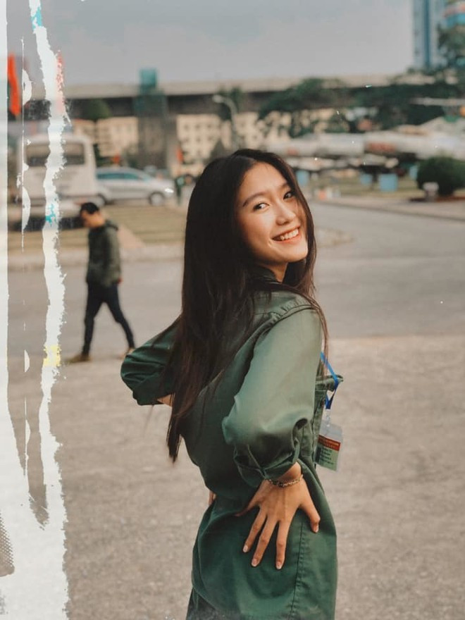 Doãn Hải My thuộc nhóm thí sinh nổi bật, được nhiều người kỳ vọng vào Top 5 của cuộc thi. Cô sở hữu chiều cao 1,67m, số đo ba vòng 78-56-89. Dù vậy, người đẹp sinh năm 2001 vẫn được đánh giá cao bởi kỹ năng trình diễn tốt, thần thái trên sân khấu. Loạt ảnh đời thường của Hải My thu hút nhiều sự chú ý. Dù không trang điểm đậm và sở hữu phong cách ăn mặc giản dị song cô vẫn gây ấn tượng với người đối diện ẢNH: FBNV