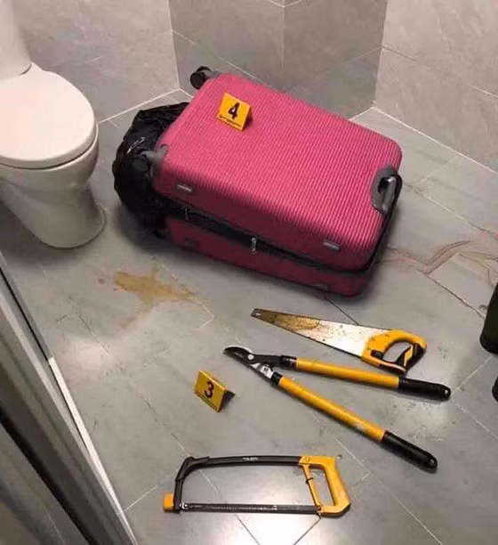 Dụng cụ nghi phạm sử dụng để phân xác nạn nhân. Ảnh: V.T Dụng cụ nghi phạm sử dụng để phân xác nạn nhân. Ảnh: V.T