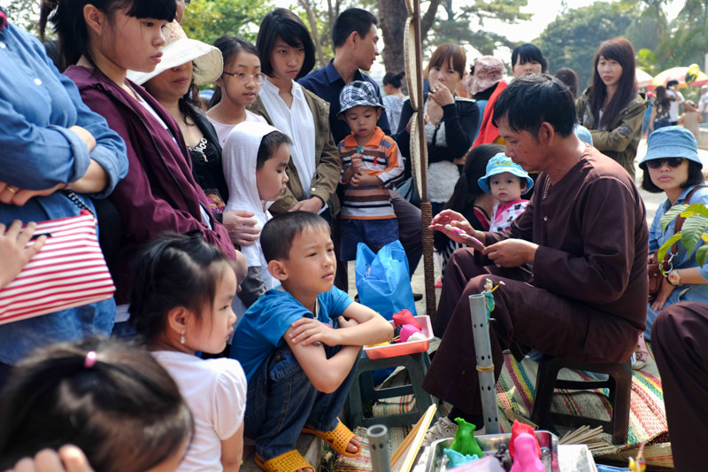 Ngày hội Di sản văn hóa diễn ra tại Bảo tàng tỉnh giúp thế hệ trẻ thêm yêu quý và gìn giữ các giá trị văn hóa truyền thống. Ảnh: Hoàng Ngọc Ngày hội Di sản văn hóa diễn ra tại Bảo tàng tỉnh giúo thế hệ trẻ thêm yêu qusy và gìn giữ các gía trị văn hóa truyền thống