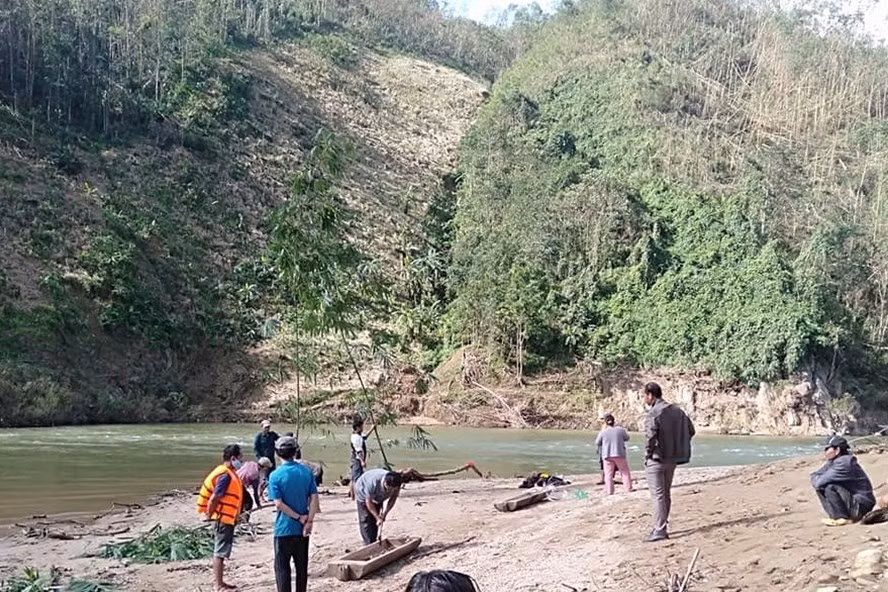 Hiện trường tìm thấy thi thể nạn nhân. Ảnh: Chí Đại Hiện trường tìm thấy thi thể nạn nhân. Ảnh: Chí Đại