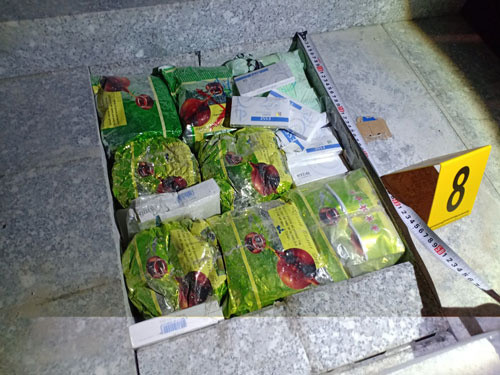 Ma túy cất giấu tinh vi trong khối đá granit Ma túy cất giấu tinh vi trong khối đá granit