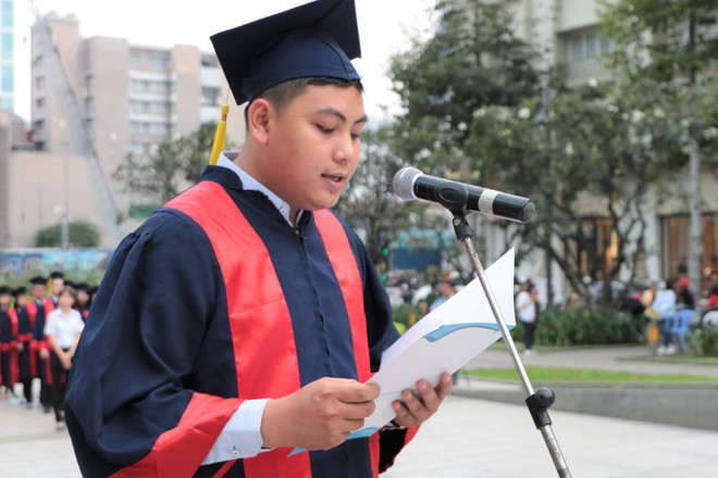 Lê Thanh Bình, thủ khoa tốt nghiệp Học viện Hành chính Quốc gia tại TP.HCM phát biểu LÊ THANH