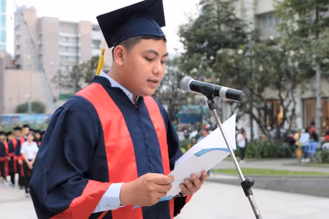 Lê Thanh Bình, thủ khoa tốt nghiệp Học viện Hành chính Quốc gia tại TP.HCM phát biểu LÊ THANH