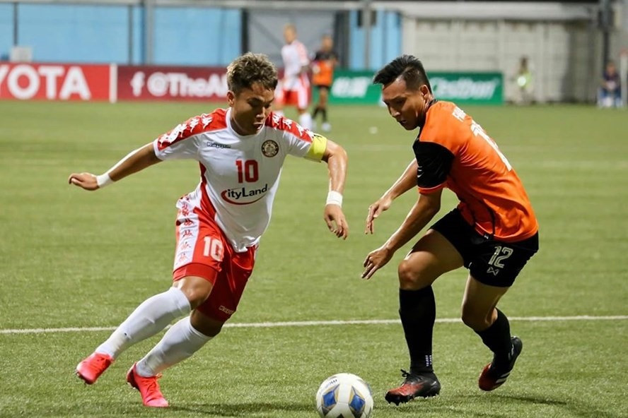 Phi Sơn (trái) chia tay TPHCM sau 2 mùa giải. Ảnh: HCMFC