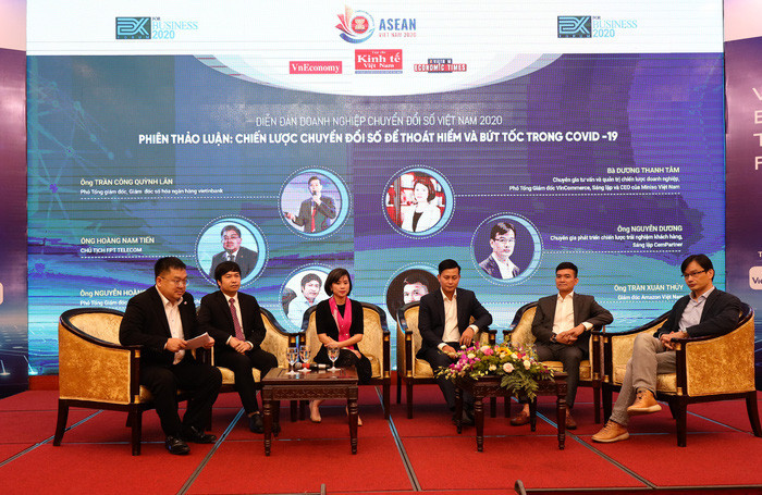 Phiên thảo luận Diễn đàn Doanh nghiệp chuyển đổi số Việt Nam 2020 với chủ đề Thoát hiểm và bứt tốc trong Covid 19.
