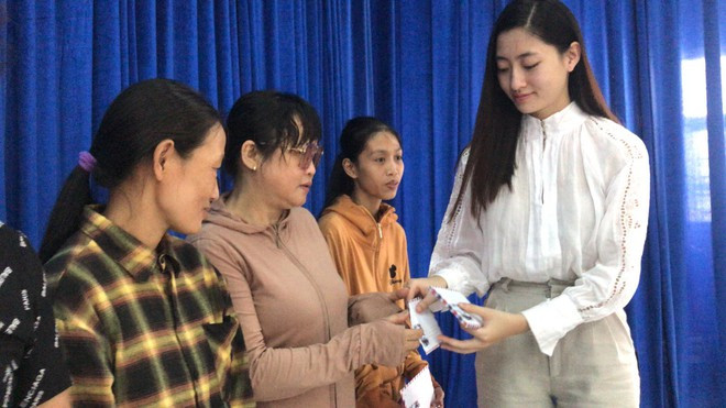 Hoa hậu Mỹ Linh, Tiểu Vy, Thùy Linh diện menswear 'ngầu' khởi động đêm thi 'Người đẹp thời trang' ảnh 4