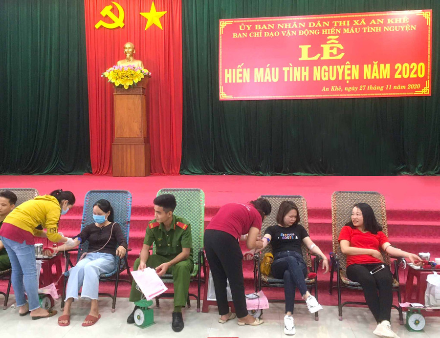 Ban tổ chức đã tiếp nhận được 214 đơn vị máu. Ảnh: Ngọc Minh