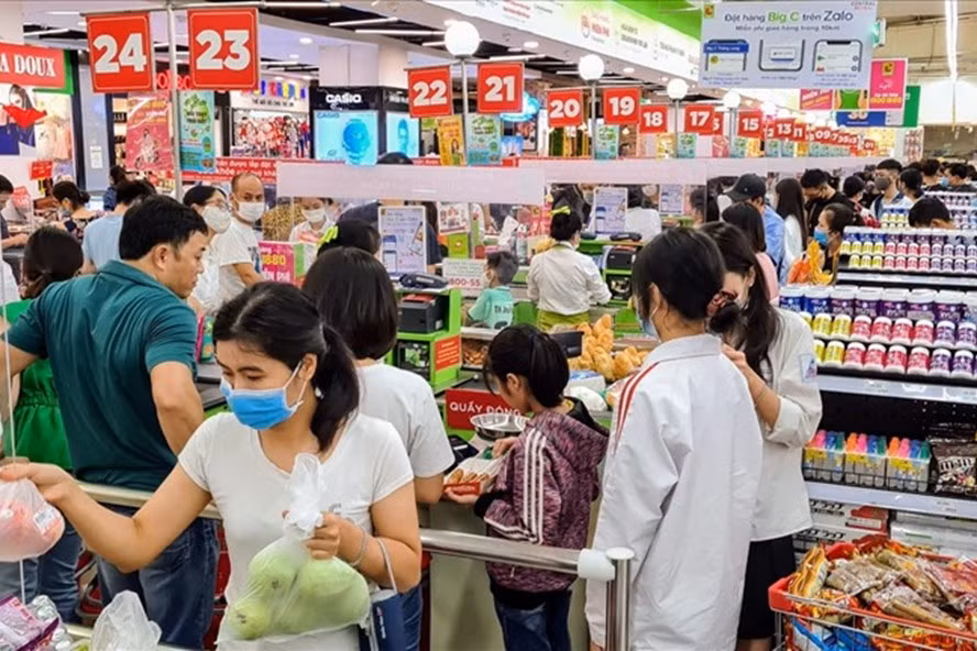 Các doanh nghiệp, siêu thị đã chủ động nguồn hàng phục vụ người dân sắm Tết. Ảnh: Vũ Long