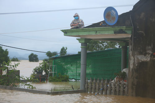  Lũ ở huyện Quảng Ninh, tỉnh Quảng Bình Ảnh: HOÀNG PHÚC
