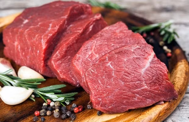 Hàm lượng protein trong thịt bò giúp cơ bắp chắc khỏe, cải thiện đáng kể việc yếu sinh lý. Ảnh: hoidaubepau.com