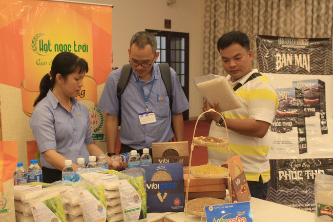 Giải Nhì cuộc thi gạo ngon Việt Nam 2020 được trao cho gạo Thiên Vương của Tập đoàn Lộc Trời. Giải Nhì cuộc thi gạo ngon Việt Nam 2020 được trao cho gạo Thiên Vương của Tập đoàn Lộc Trời.