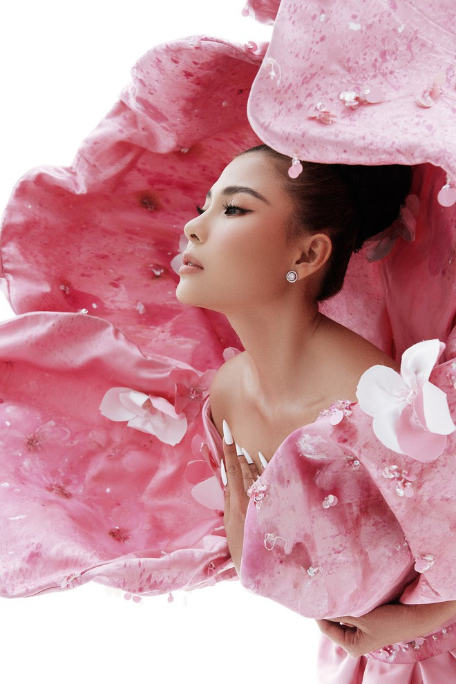 Nàng Nhớ của 'Cát đỏ' tung bộ ảnh thời trang 'Nàng tiên hoa' ảnh 8 Nàng Nhớ của 'Cát đỏ' tung bộ ảnh thời trang 'Nàng tiên hoa' ảnh 8