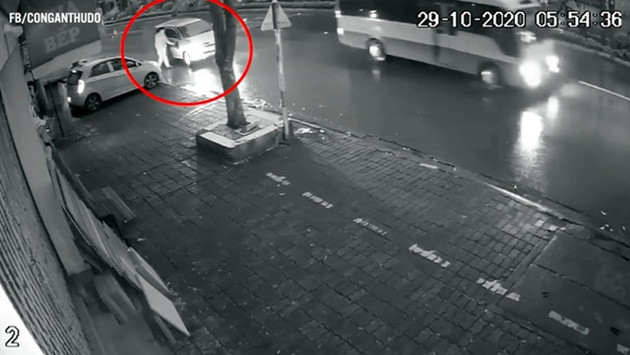 Hiện trường xảy ra vụ tai nạn khiến cụ bà tử vong. (Ảnh cắt từ clip) Hiện trường xảy ra vụ tai nạn khiến cụ bà tử vong. (Ảnh cắt từ clip)