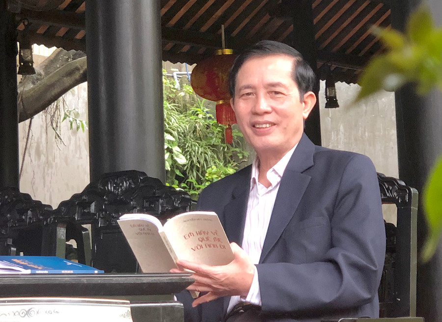 Thầy thuốc nặng lòng với Gia Lai ảnh 1 Thầy thuốc Nhân dân Nguyễn Duy Thắng (thứ 2 từ trái sang) trực tiếp nội soi cho bệnh nhân tại Bệnh viện 331 (TP. Pleiku). Ảnh: Nguyễn Giang