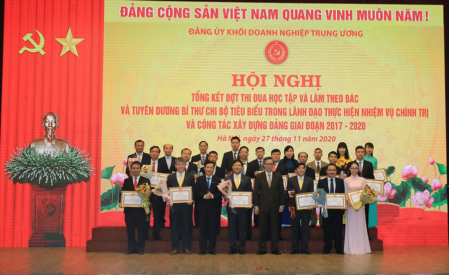 Hội nghị tổng kết đợt thi đua học tập và làm theo Bác, phấn đấu hoàn thành và hoàn thành vượt mức các chỉ tiêu Nghị quyết Đại hội Đảng bộ các cấp nhiệm kỳ 2015-2020 và tuyên dương Bí thư Chi bộ tiêu biểu giai đạn 2017-2020