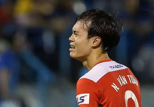 Nguyễn Văn Toàn bật khóc khi HAGL thua liểng xiểng.