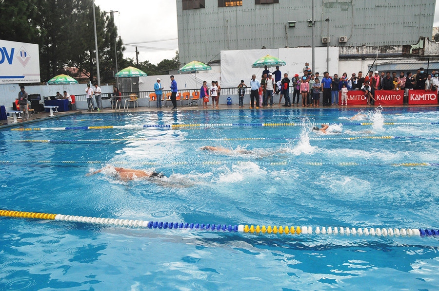 110 vận động viên dự Giải vô địch bơi tỉnh Gia Lai năm 2020 ảnh 2 Các VĐV thi đấu được chia làm 5 nhóm tuổi thi đấu ở 32 nội dung. Ảnh: Nguyễn Tú