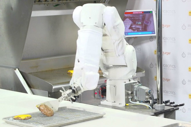 Robot nướng burger của Caliburger ẢNH: MISO ROBOTICS