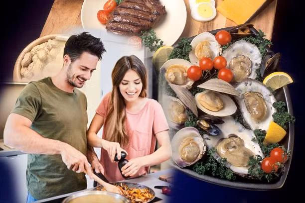 Nam giới nên sử dụng thực phẩm chứa nhiều kẽm như thịt bò nạc, hàu, thịt gà, ngũ cốc và đậu,... để bổ sung lượng kẽm cần thiết cho cơ thể. Đồ họa: Nhật Huy.