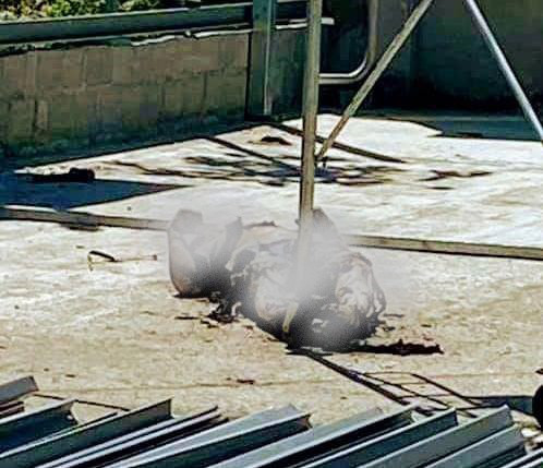 Nạn nhân bị phóng điện tử vong tại hiện trường Nạn nhân bị phóng điện tử vong tại hiện trường