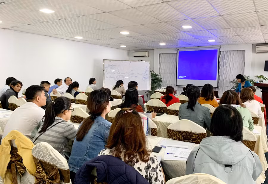 34 học viên tham dự lớp tập huấn. Ảnh: Như Nguyện