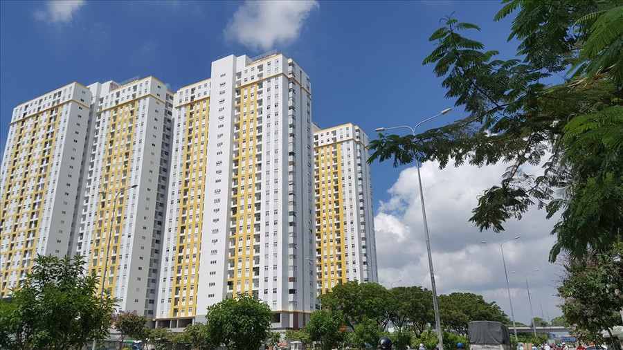 Thị trường bất động sản bị tác động nặng nề bởi đại dịch COVID-19 và làm sụt giảm cả nguồn cung dự án và nguồn cung sản phẩm nhà ở, nhất là loại căn hộ có giá vừa túi tiền và nhà ở xã hội. Ảnh minh họa: Hữu Huy