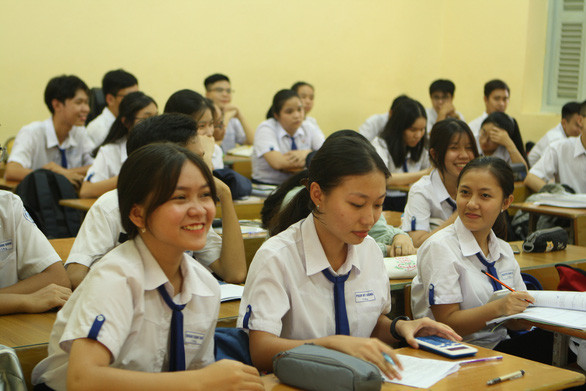Bộ GD-ĐT đề nghị giữ nguyên mức học phí hiện hành ở tất cả các cấp học ảnh 1 Đề xuất tăng học phí sẽ lùi thời hạn thực hiện.