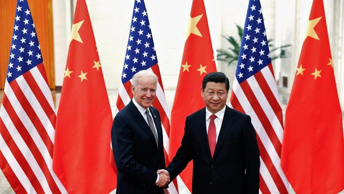  Ông Joe Biden và Chủ tịch Tập Cận Bình bắt tay hồi 2013. Ảnh: Reuters