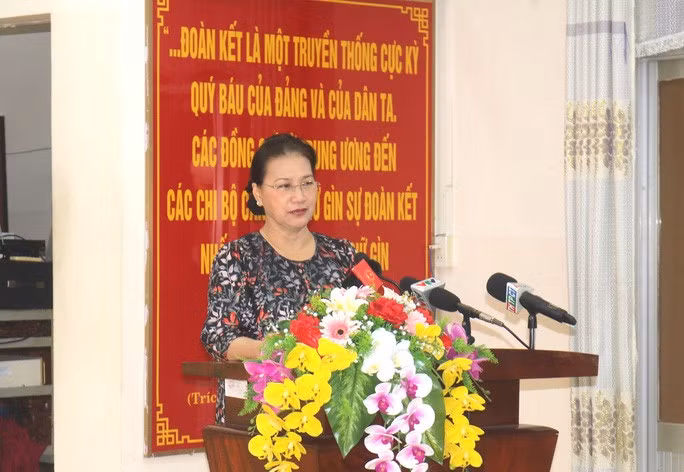 Chủ tịch Quốc hội Nguyễn Thị Kim Ngân tại buổi tiếp xúc cử tri Chủ tịch Quốc hội Nguyễn Thị Kim Ngân tại buổi tiếp xúc cử tri