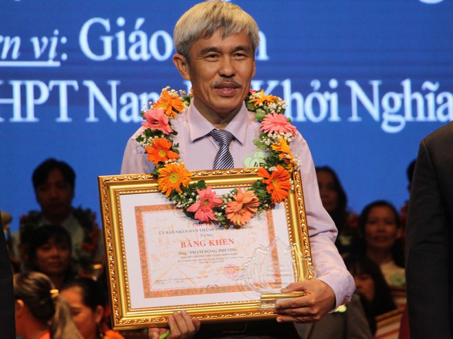 Đã 55 tuổi, lại mang trong mình căn bệnh ung thư nhưng thầy Phạm Đông Phương vẫn luôn nhiệt huyết với nghề giáo NGUYỄN LOAN