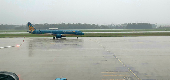 Vietnam Airlines hủy hàng chục chuyến bay vì bão.