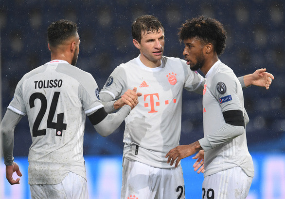 Niềm vui của các cầu thủ Bayern Munich sau khi nâng tỉ số lên 2-1 - Ảnh: REUTERS Niềm vui của các cầu thủ Bayern Munich sau khi nâng tỉ số lên 2-1 - Ảnh: REUTERS