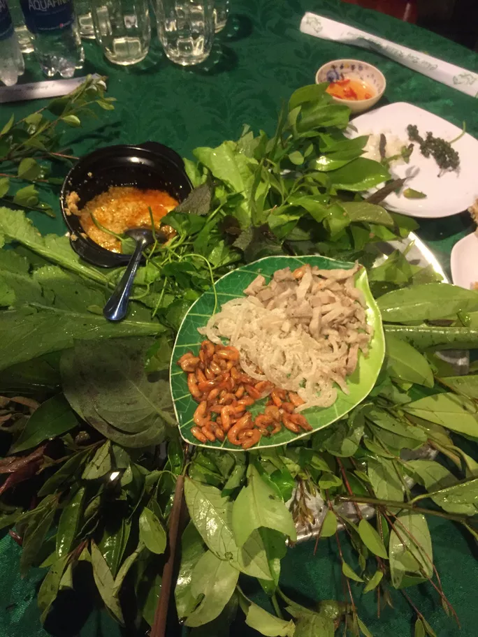 Món gỏi lá ở Tây Nguyên