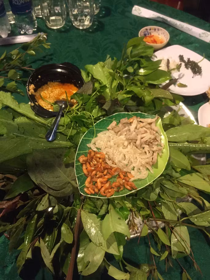 Món gỏi lá ở Tây Nguyên